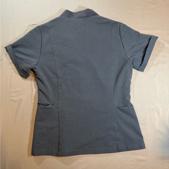 FIGS Women's Navy Short Sleeve Scrub Top - V-Notch Collar - Picture 3 of 5